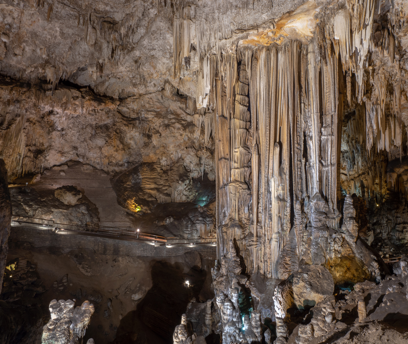 Cuevas de Nerja" o "Cueva de Nerja"?: un en duda - Cueva de Nerja